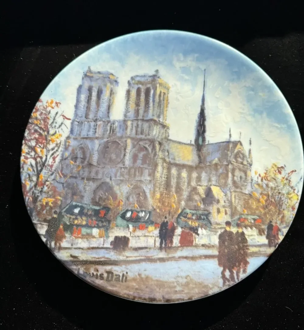Henri d'Arceau & Fils La Cathédrale Notre Dame 1982 De Limoges France Plate S86